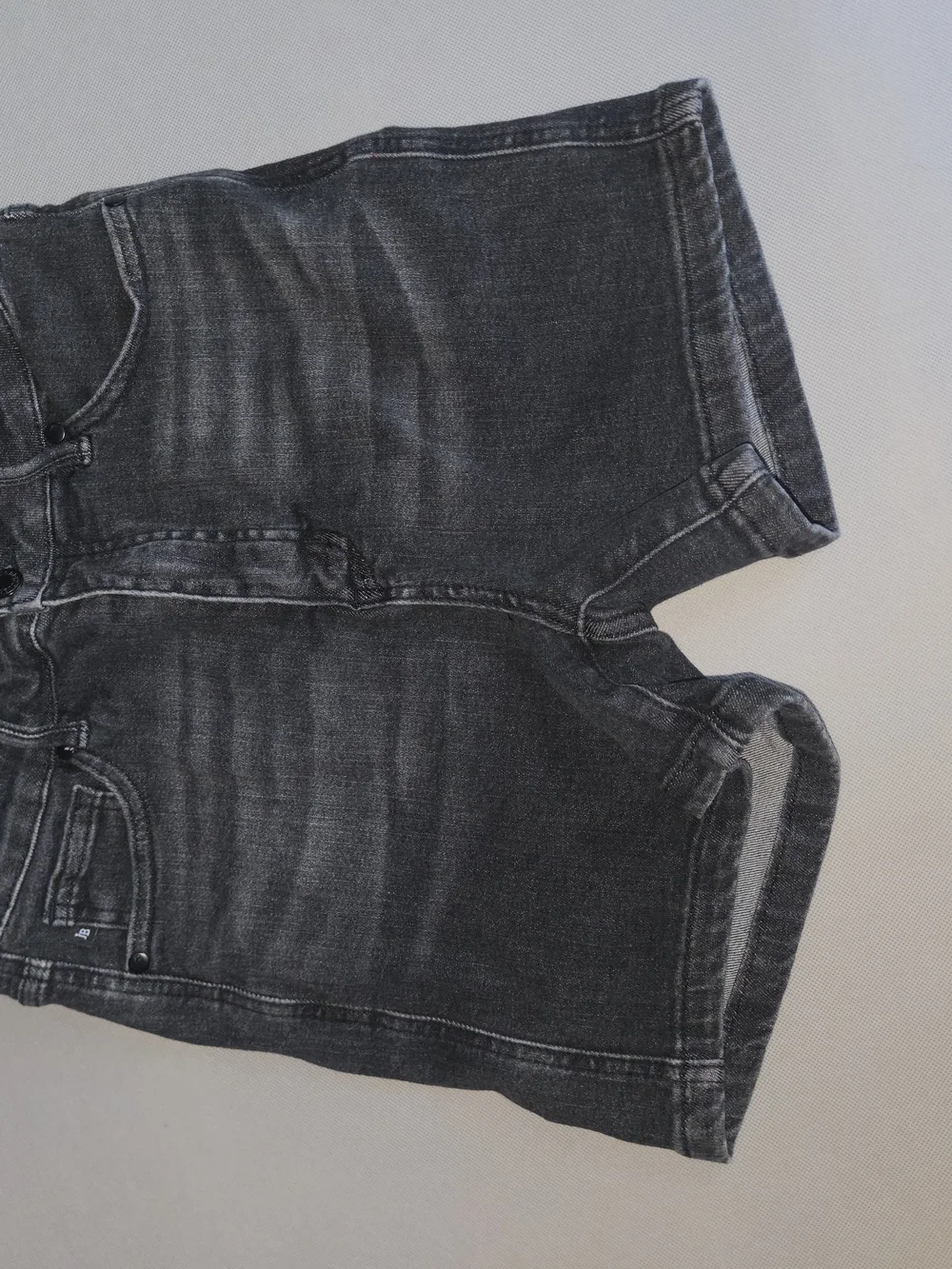 Judy Blue Jean Shorts Womens Large Black Denim Stretch Cuffed Casual Mid Rise